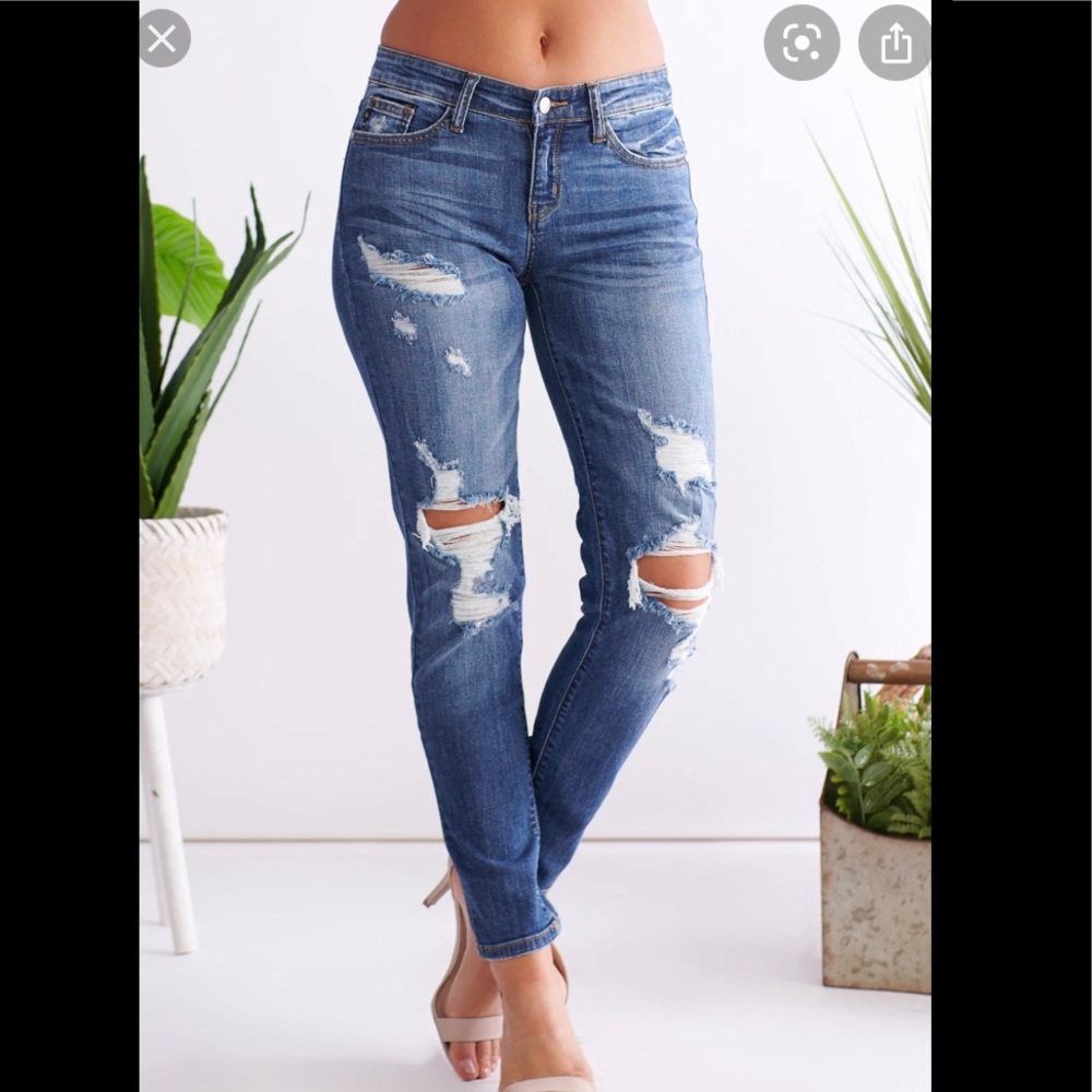 VICI DOLLS: MALCOLM DISTRESSED BOYFRIEND JEANS